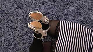 milf experiments with shoe and feet in amateur video