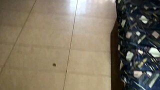 Amateur babe spreads ass in doggystyle