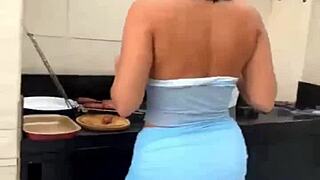 Japanese Blogger Passionately Offers Pussy To Grill Master Without Condom At Party