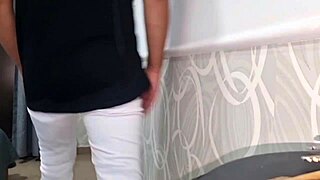 Arrapato sega un cazzo enorme sborrata e gemiti - un grosso pisello da succhiare