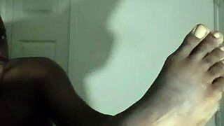 blogger invites you to try her exercise routine privately