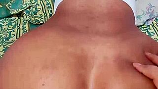 mi puta sumisa me complace con un anal bien apretado