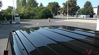 British whore pays ride with pussy