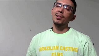 apresentando ator novato se deu bem fudendo essa morena maravilhosa