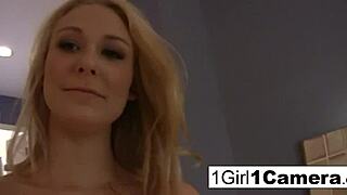 ناتالي نورتون تلعب سولو مثيرة، شو رأيك؟