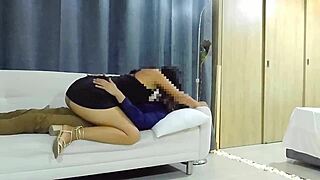 preciosa nalgona con vestido negro cogemos en el sillon-clip