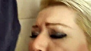 Fun and Jokes with Mature Slut in Bathroom – Aimee Hot Milf