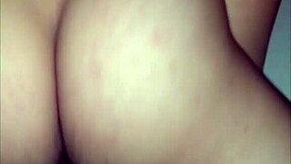 Gostosa esposa barebacks corno's friend raw