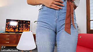 Puffy Nipples Babe Twerks Cameltoe in Tight Jeans!