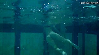 Bouncing Tits Lesbians Ravish Underwater