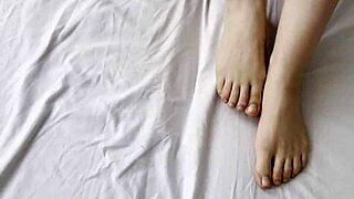 i... horny babe seduced me n i pounded her tight wet shaved pussy so hard in her room till cum