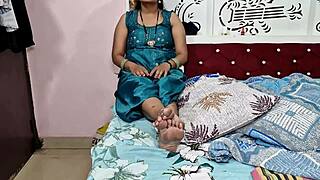 condom delivery boy demos fucking horny bhabhi with dirty hindi talk