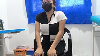 Hey, look at this cholita flashing her smooth shaved spot!