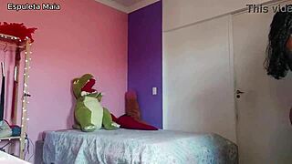 oh damn, check out this hot brazilian babe's perfect delicate feet!