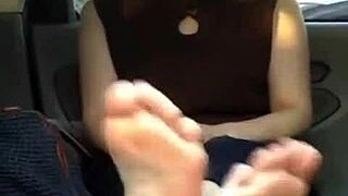 Japanese Cutie Boldly Flaunts Sexy Toes And Feet Fetish