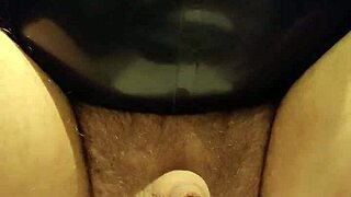 latexi69 teases with buttplug in latex play