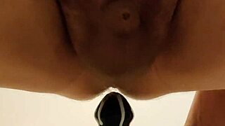 latexi69 teases with buttplug in latex play