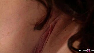 Sexy asses twerk into first-time clit licking lesbian orgasms