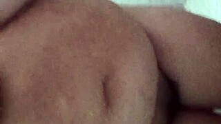 quero sua porra quente escorrendo nos meus peitos suculentos