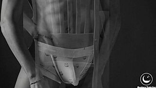 im shakin watchin skinny black cock stretch my small waist