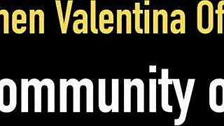 Samantha fingers pussy underwater 💦👆