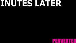 Блондинка тийн 18+ курва язди обръсната путка на твърд кур