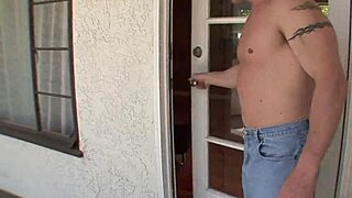 Paulina James craves sucking two massive cocks