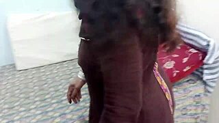 سرًا أخذت زبه عميق في طيزي وجاب ألم لذيذ أوف