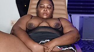 mara exotic squirts pussy lips in lonely housewife masturbation