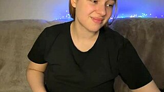 Fat Webcam Model Fingers Her Dripping Tight Pussy Live