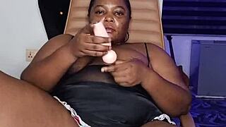 mara exotic squirts pussy lips in lonely housewife masturbation