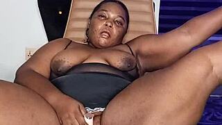 mara exotic squirts pussy lips in lonely housewife masturbation