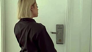 Smashing Athletic Xiara Dark's Tight Pussy Hard