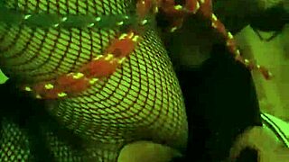 i try pushing this huge fuck plug in slowly