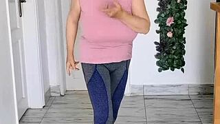 watch those giant mature boobs bounce free to the beat