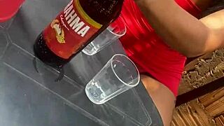 hey i'm the exibida flashing in bar with married guy