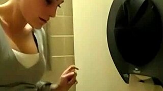 Belecserkészem a wc-be gyors intenzív élvezésért