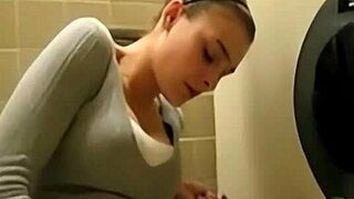 Belecserkészem a wc-be gyors intenzív élvezésért