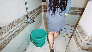 caught bbw wife naked bathing big ass boobs pussy