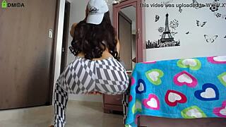 shy fitness model shakes big ass in tight leggings squats