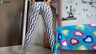 shy fitness model shakes big ass in tight leggings squats