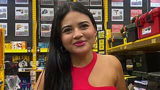 divorced pornstar hunts warehouse hunk for hot fuck