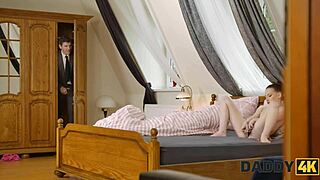 Daddy4k дребна бръсната тийнейджърка 18+ съблазнена от възрастен мъж