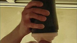 follando mi fleshlight con dirty talk hasta el orgasmo que me hace temblar