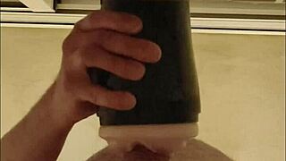 follando mi fleshlight con dirty talk hasta el orgasmo que me hace temblar