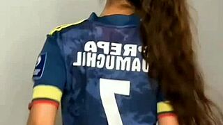 Watch this sexy chica's sensual webcam dance moves