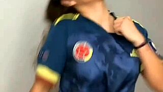 Watch this sexy chica's sensual webcam dance moves