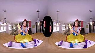 Snow Wild's Horny Cunt Craves Reality Dildo Pounding!