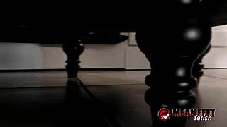 Queen Gia Love traps you for devoted foot service ritual