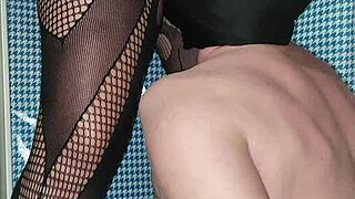 i dominate her making her swallow every drop of my pee then lick clean